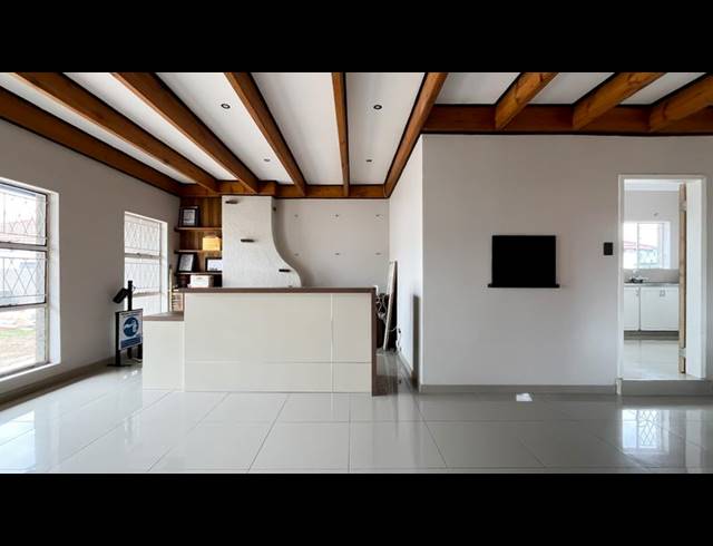 3 BEDROOM HOUSE FOR SALE IN NEW REDRUTH